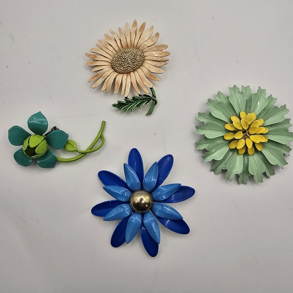 Mid-Century Enamel Flower Brooches Retro Colorful Lot - Picture 5 of 7